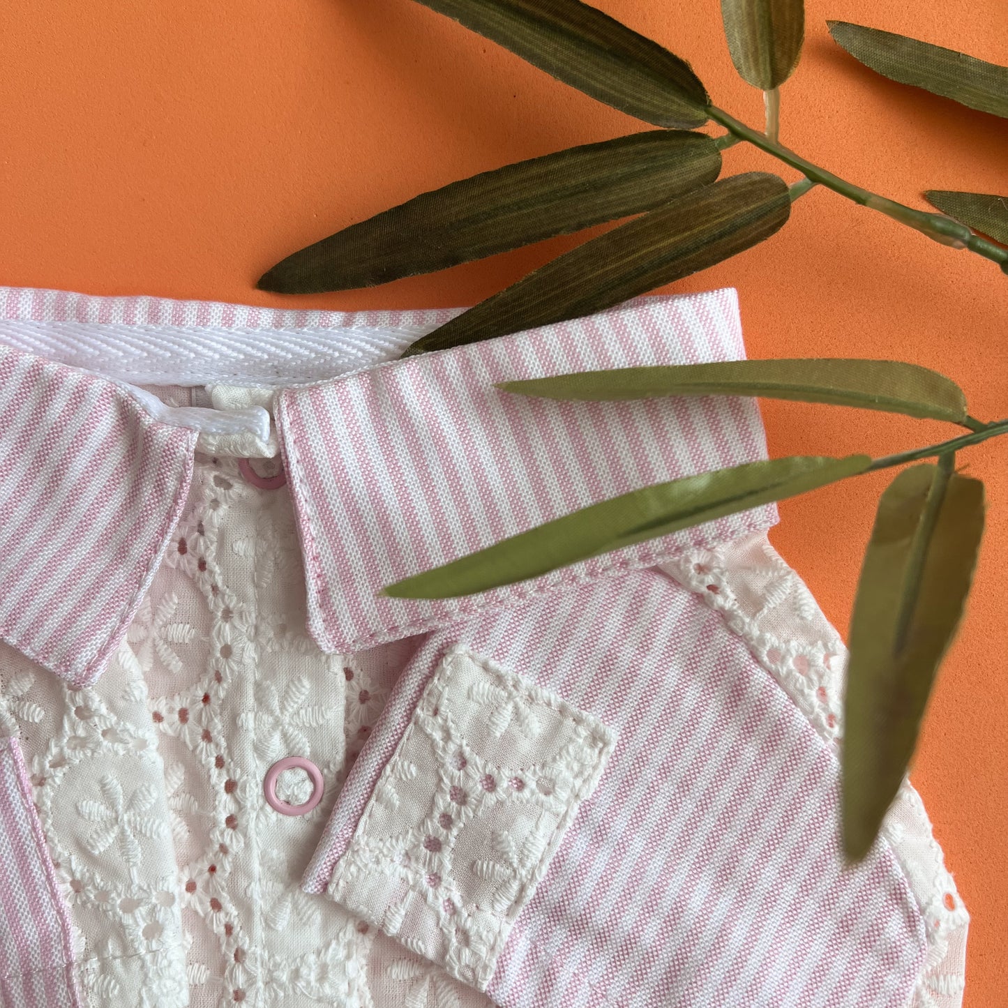 CAMISA DE BRODERIE BLANCO CON ROSA