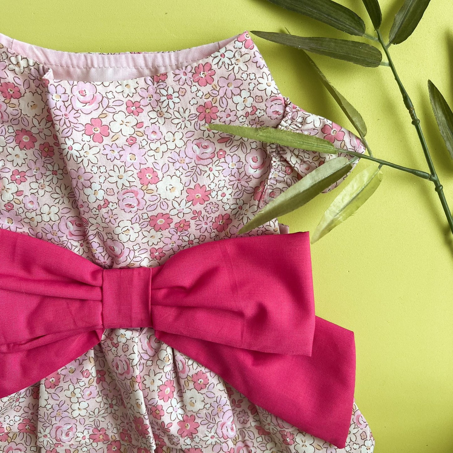 VESTIDO CERRADO FLOREADO ROSA