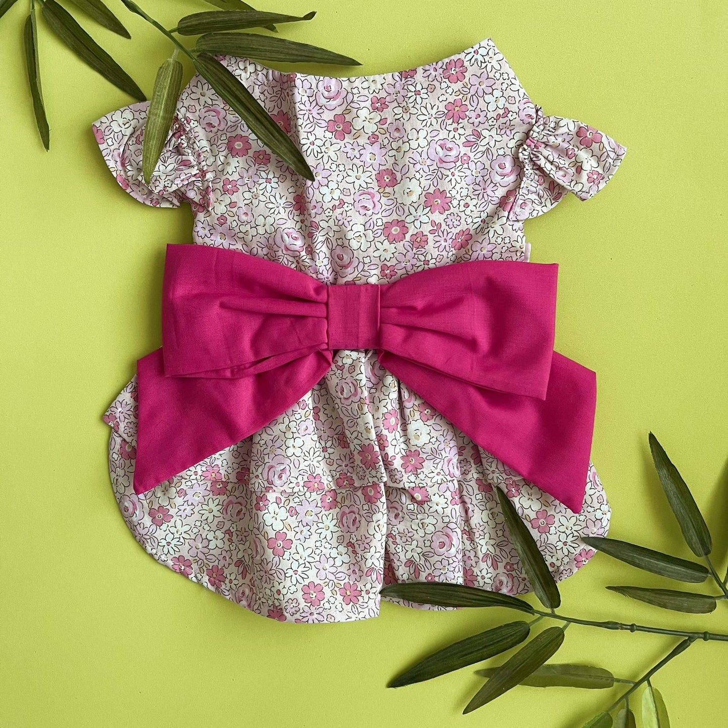 VESTIDO CERRADO FLOREADO ROSA