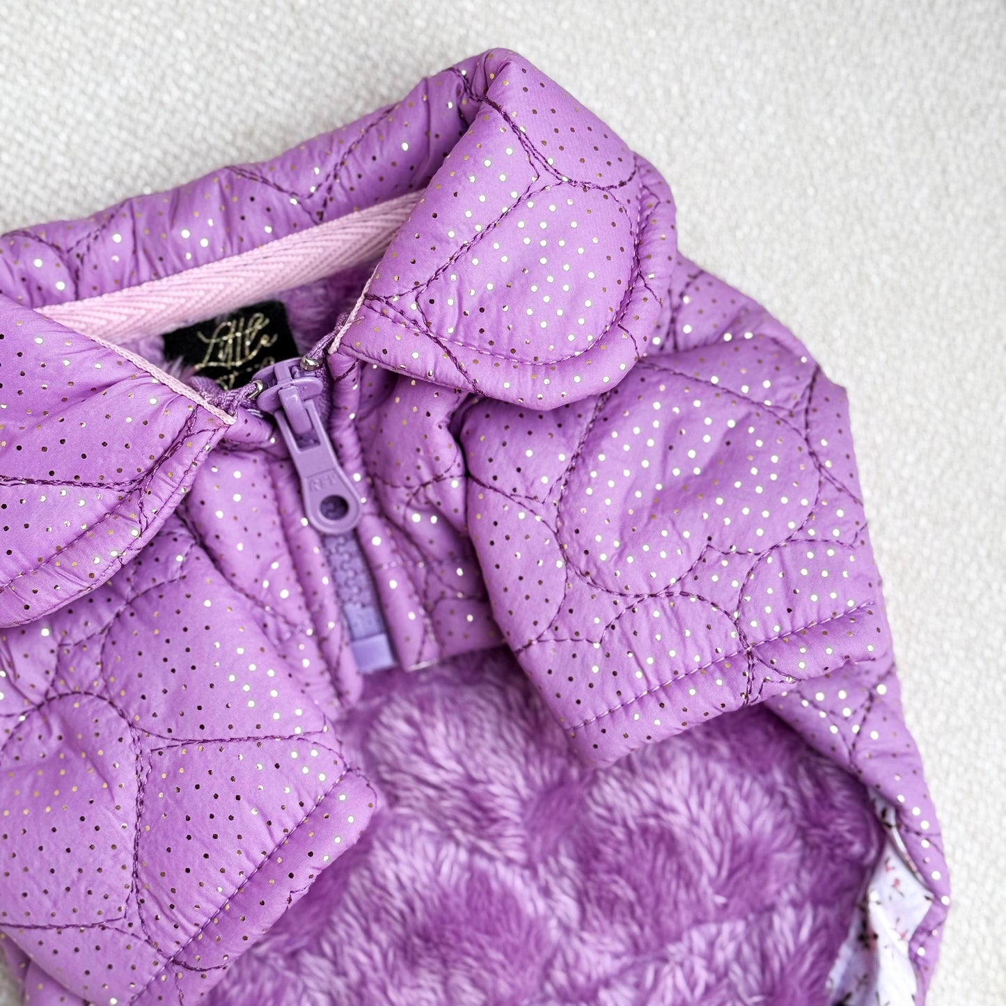 PARKA LILA CON DORADO
