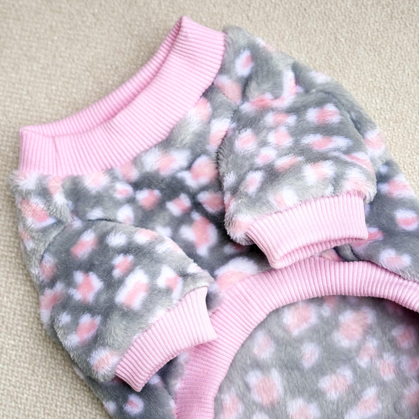 PELUDITO GRIS ANIMAL PRINT